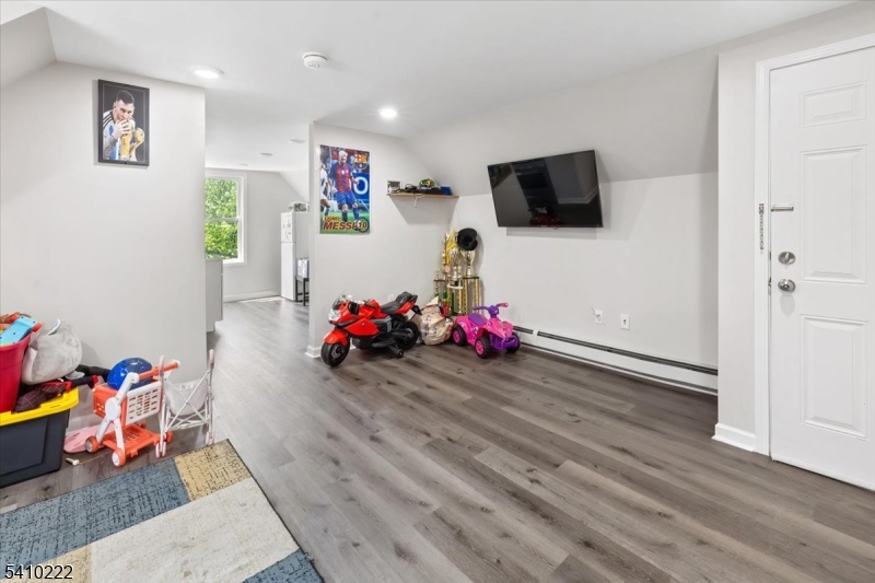164 Parker St Property Photo 17