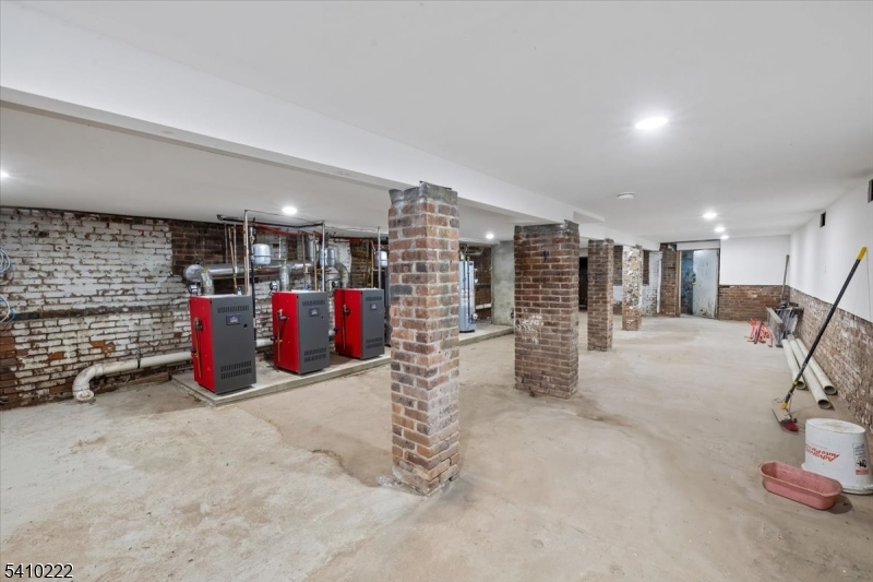 164 Parker St Property Photo 29