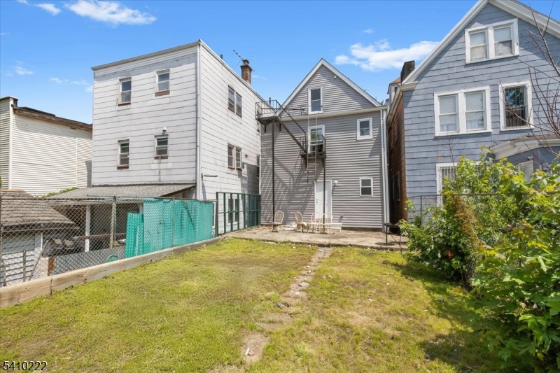 164 Parker St Property Photo 30