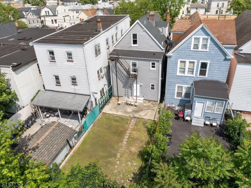 164 Parker St Property Photo 31