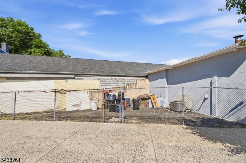 625 Springfield Ave Property Photo 5