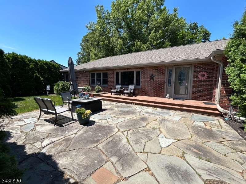 411 Sussex St Property Photo 1