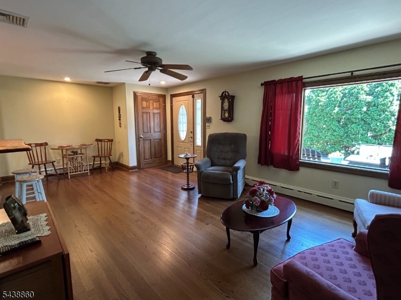 411 Sussex St Property Photo 2