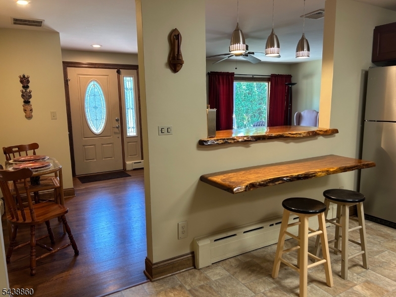 411 Sussex St Property Photo 4