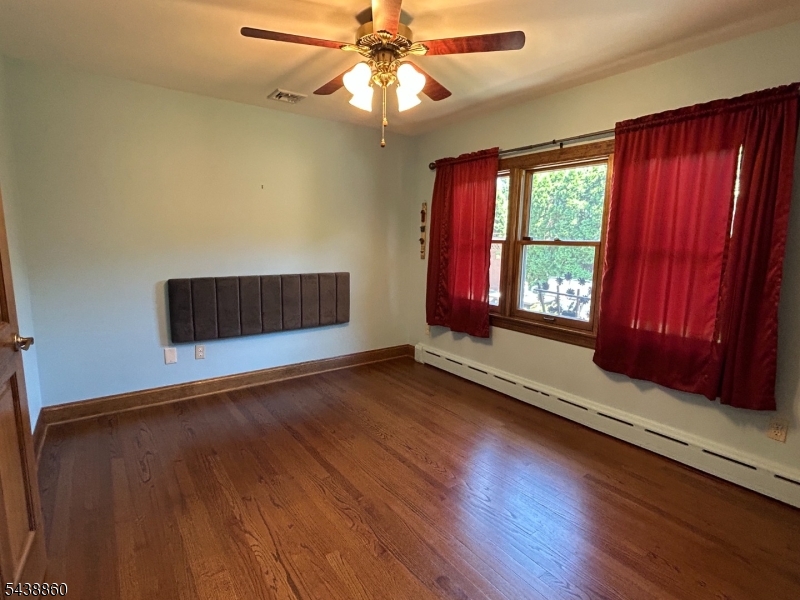 411 Sussex St Property Photo 6