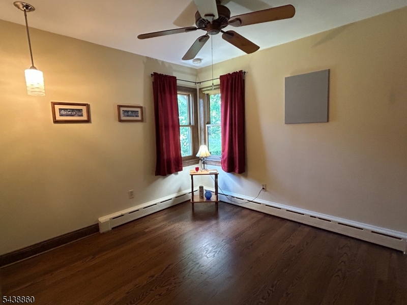 411 Sussex St Property Photo 9