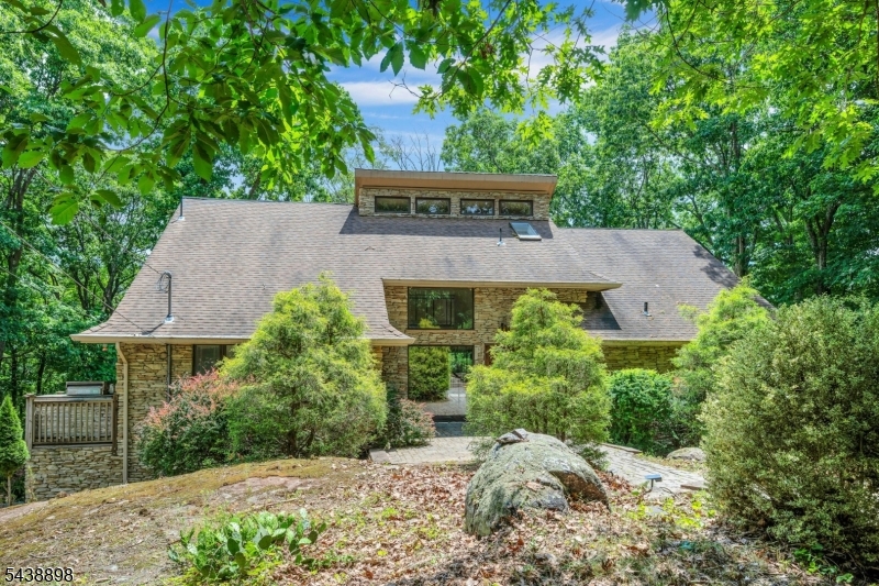 737 Ridge Rd Property Photo 1