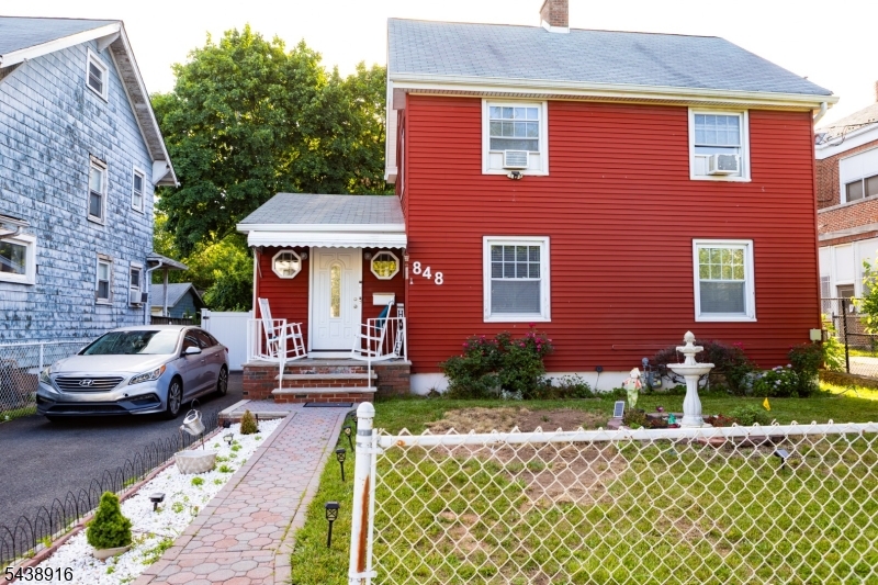 848 Cross Ave Property Photo 4