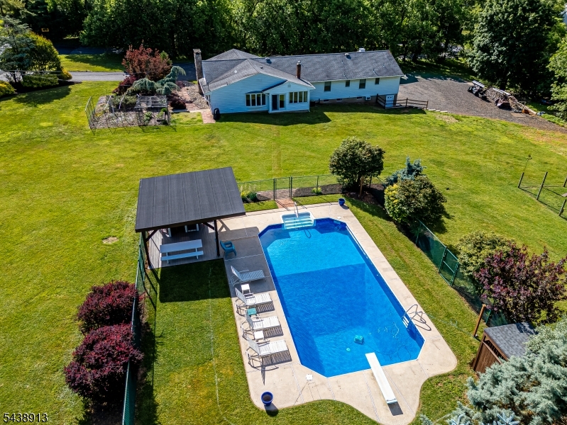 327 Summer Rd