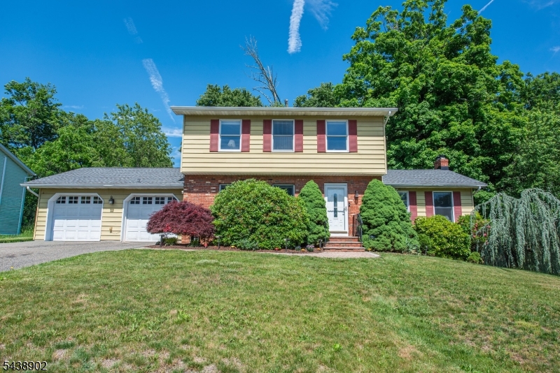 4 Hover Dr Property Photo 1