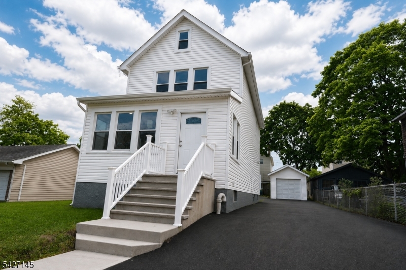 12 Ford Ave Property Photo 2