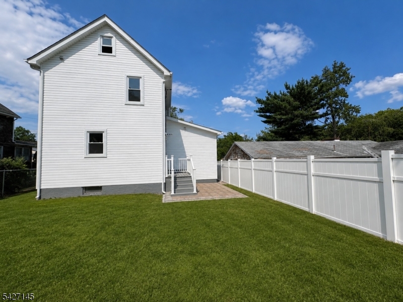 12 Ford Ave Property Photo 3
