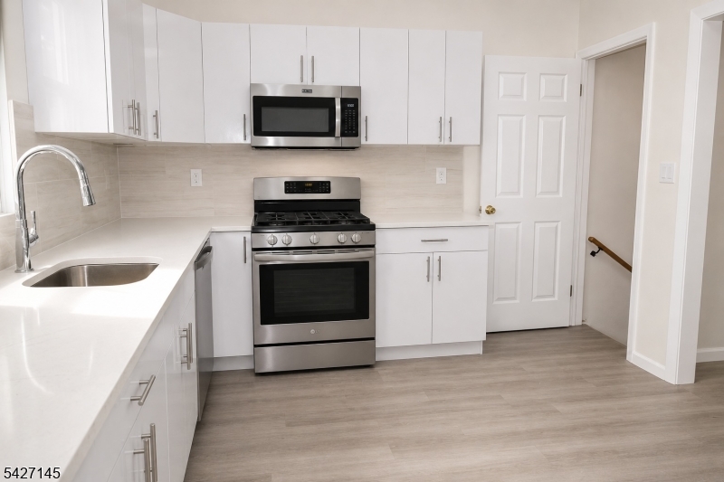 12 Ford Ave Property Photo 10