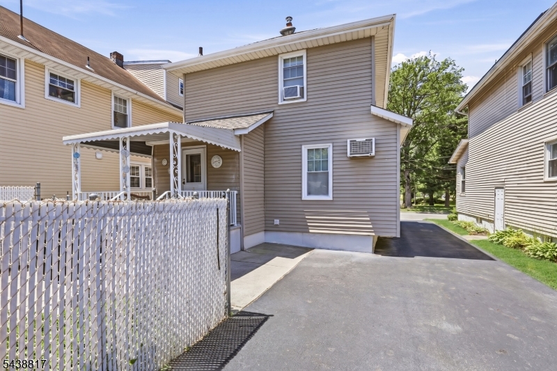 332 Riverside Ave Property Photo 10
