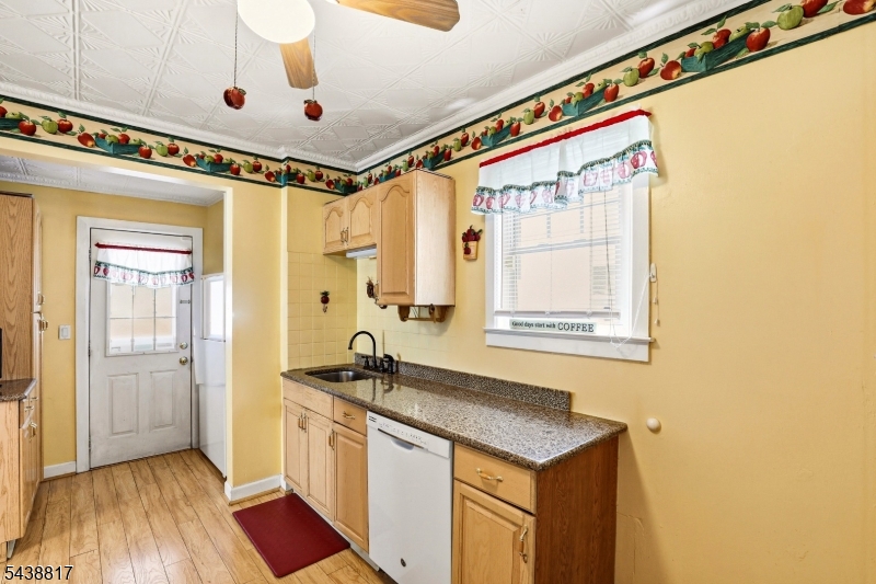 332 Riverside Ave Property Photo 17