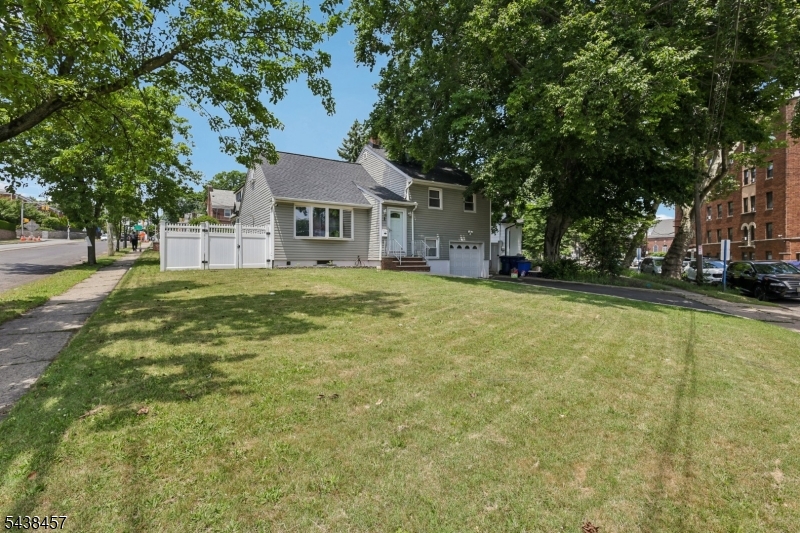 1 Franklin Pl Property Photo 1