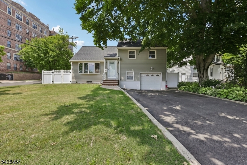 1 Franklin Pl Property Photo 2