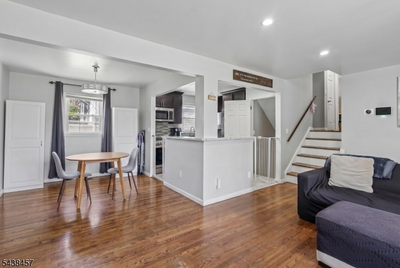 1 Franklin Pl Property Photo 6