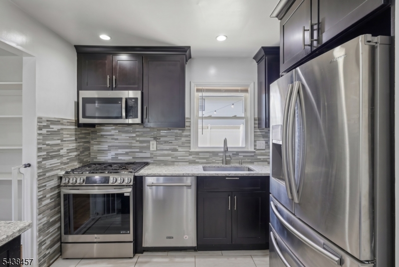 1 Franklin Pl Property Photo 8