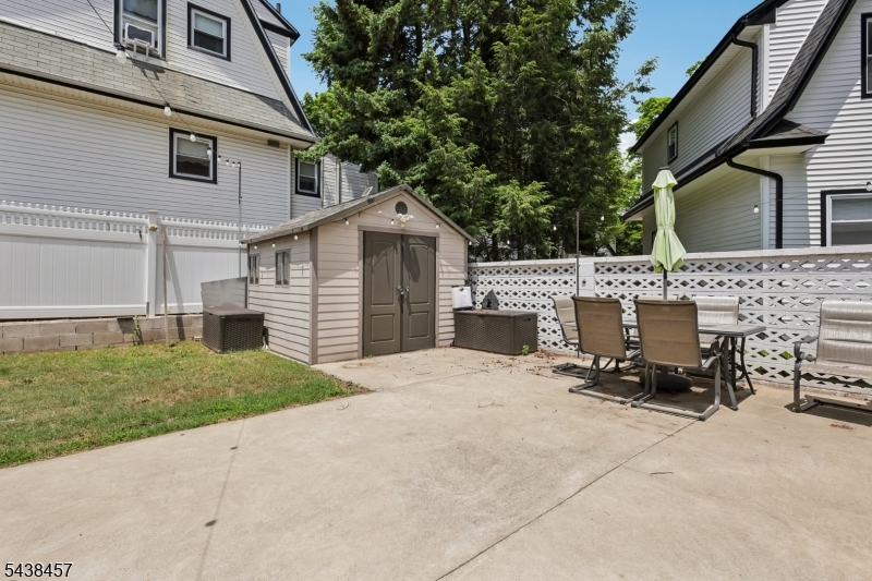 1 Franklin Pl Property Photo 23