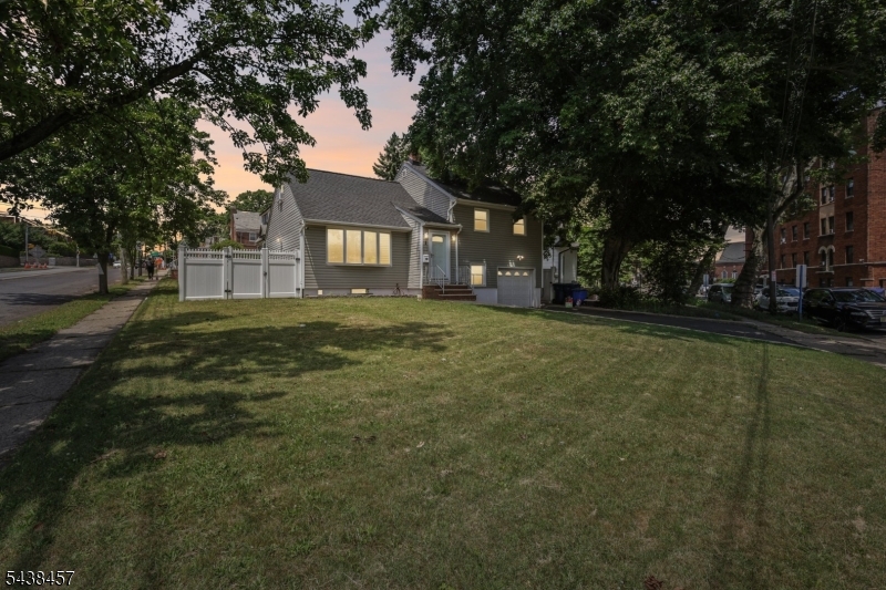 1 Franklin Pl Property Photo 24