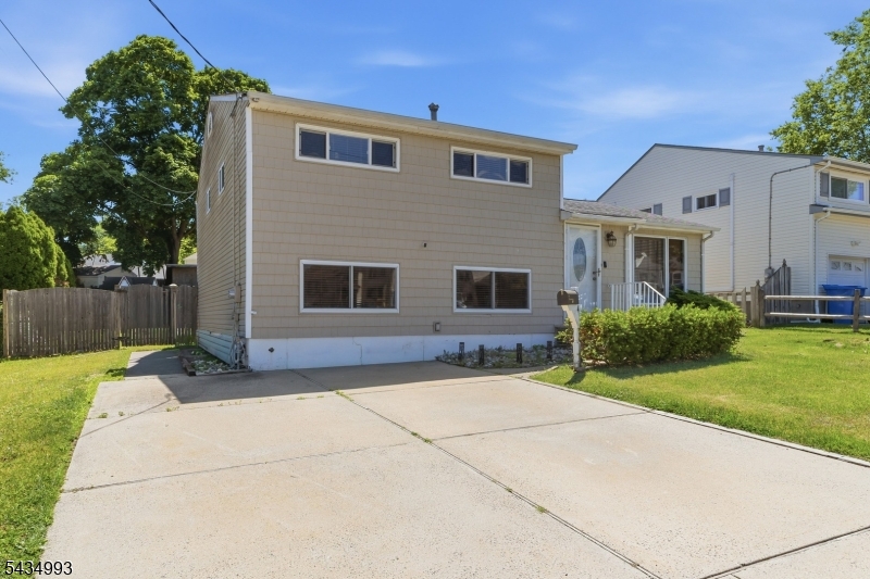 4 Dunlap Dr Property Photo 2
