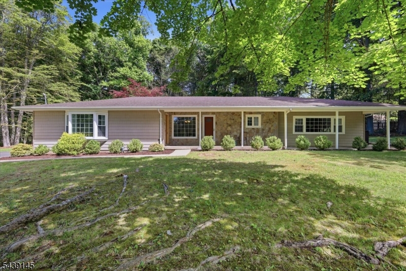 261 Eyland Ave Property Photo 1