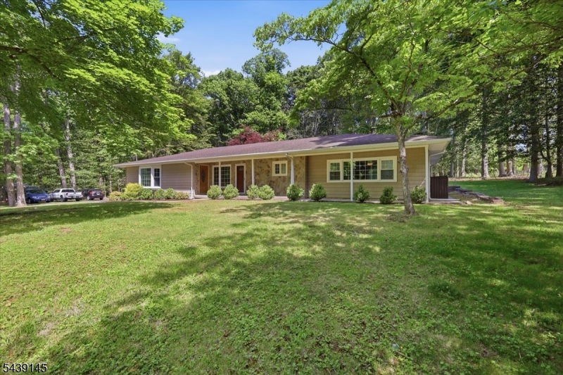 261 Eyland Ave Property Photo 2