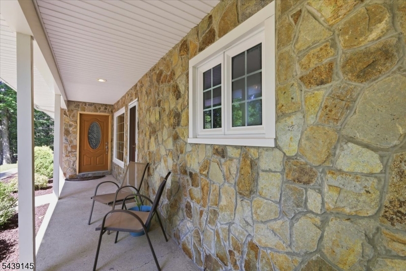 261 Eyland Ave Property Photo 3