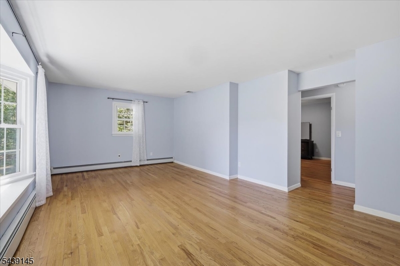 261 Eyland Ave Property Photo 5