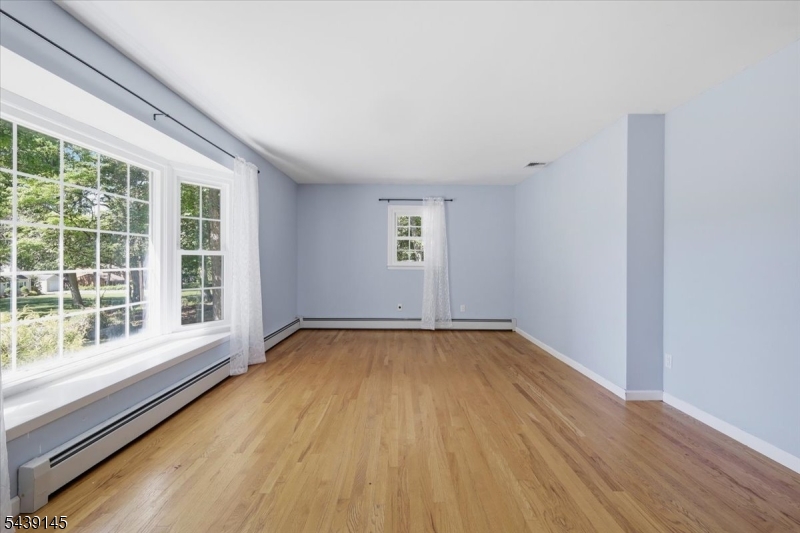 261 Eyland Ave Property Photo 6