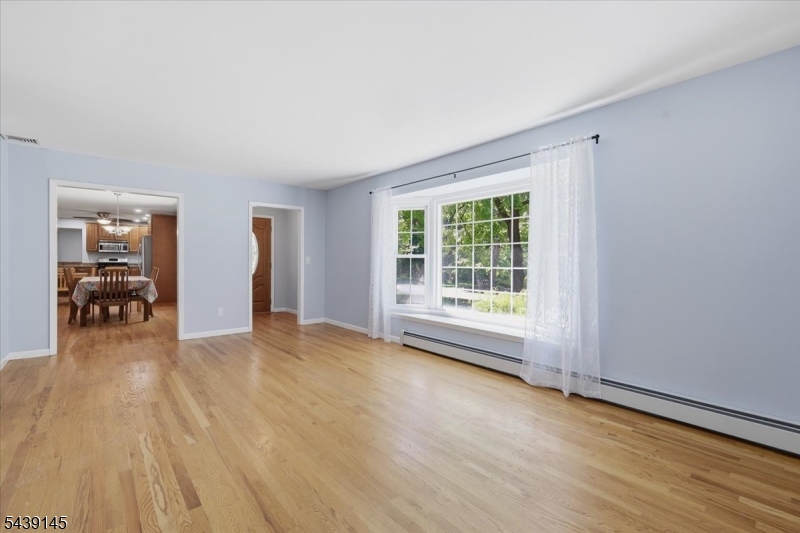 261 Eyland Ave Property Photo 7