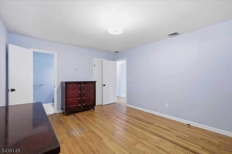 261 Eyland Ave Property Photo 12