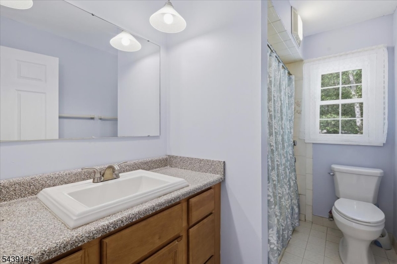 261 Eyland Ave Property Photo 16