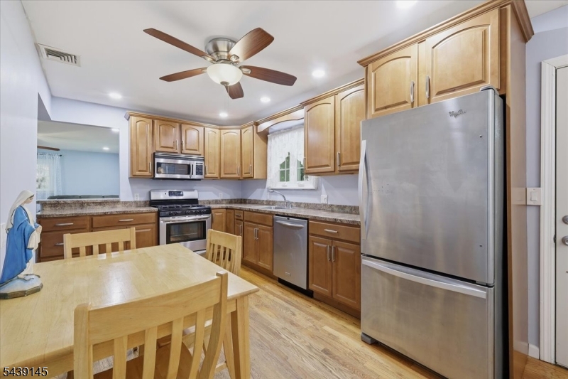 261 Eyland Ave Property Photo 18