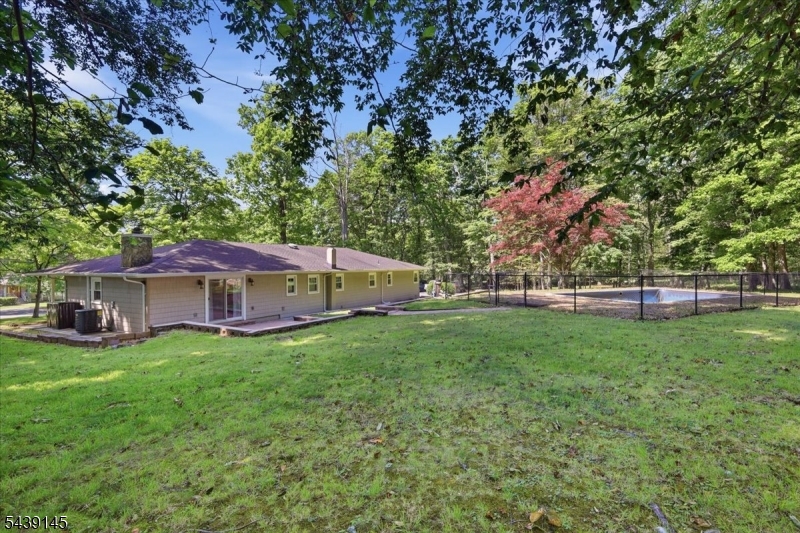 261 Eyland Ave Property Photo 31