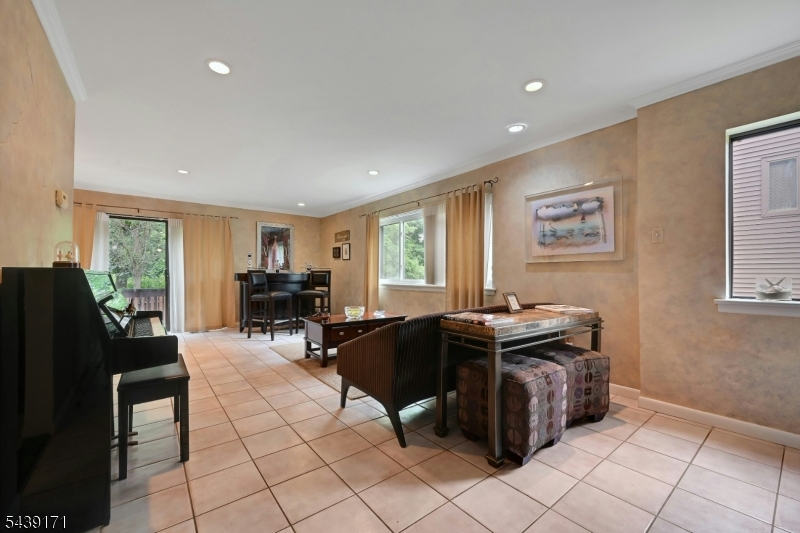 211 Yorktowne Ct Property Photo 5