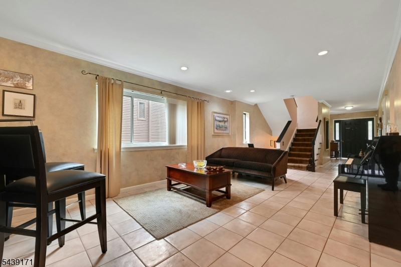211 Yorktowne Ct Property Photo 6