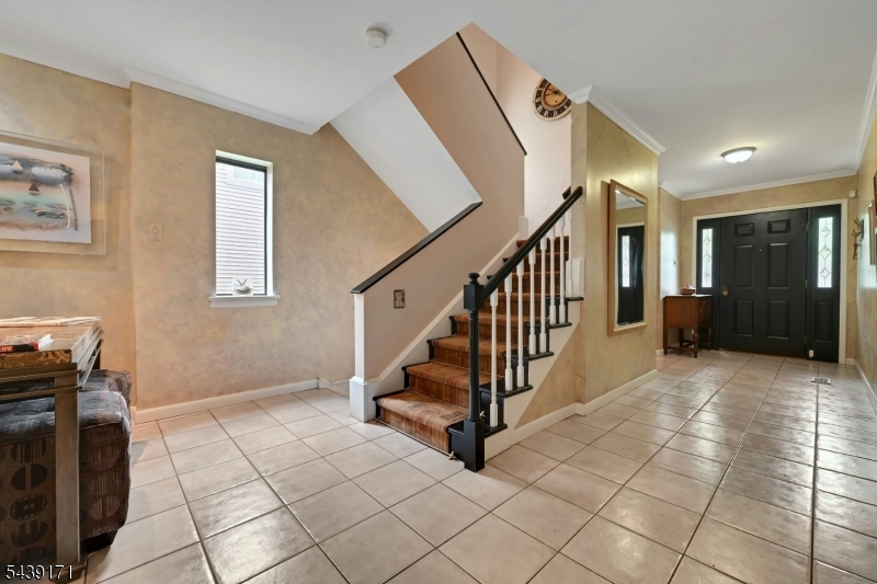 211 Yorktowne Ct Property Photo 8