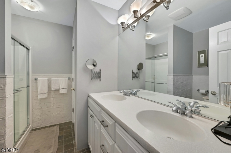 211 Yorktowne Ct Property Photo 12