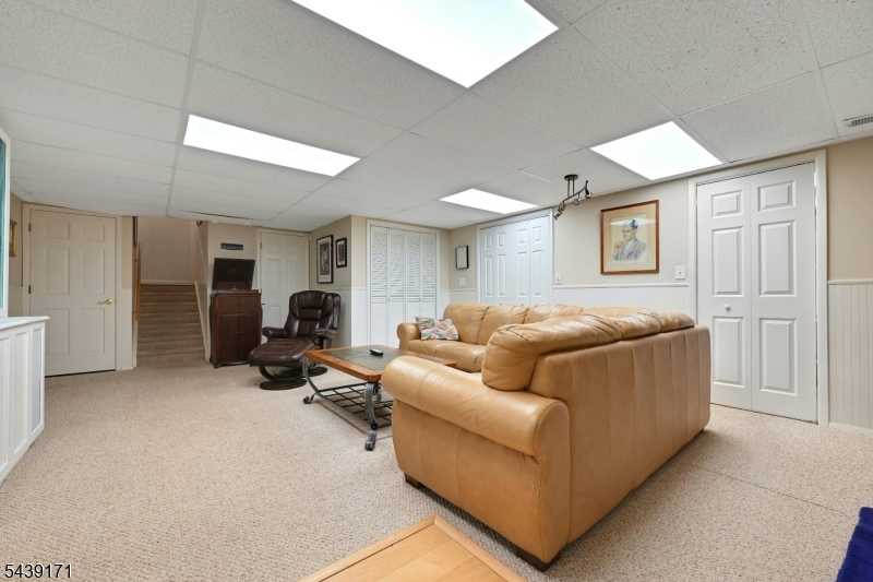 211 Yorktowne Ct Property Photo 17