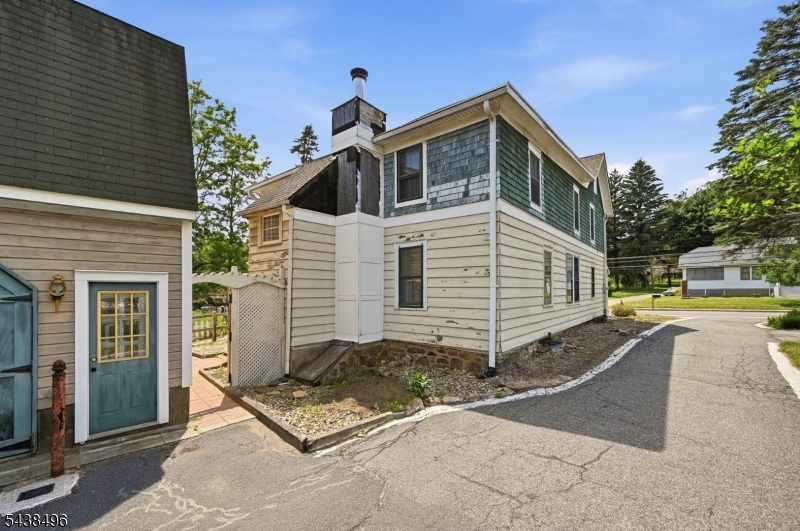 92 Randolph Ave Property Photo 38