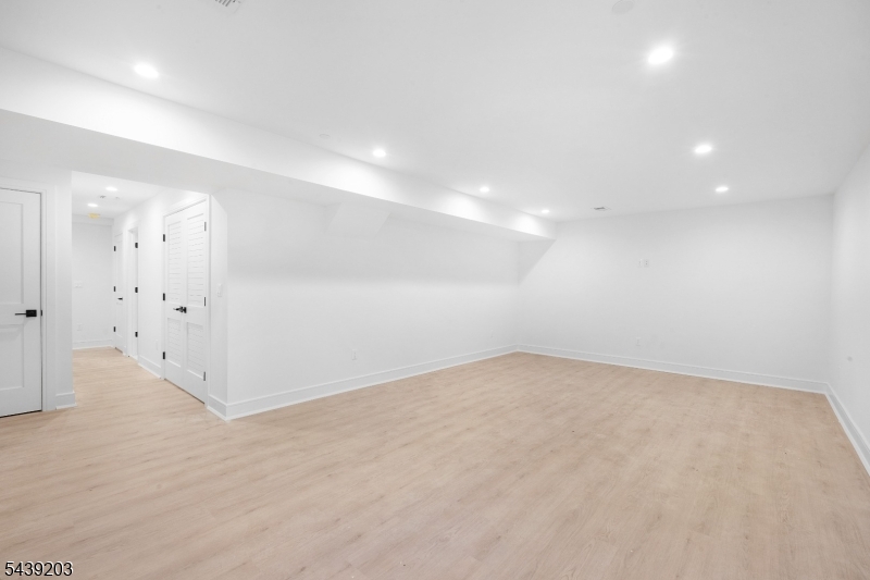 132 Warren St Property Photo 10