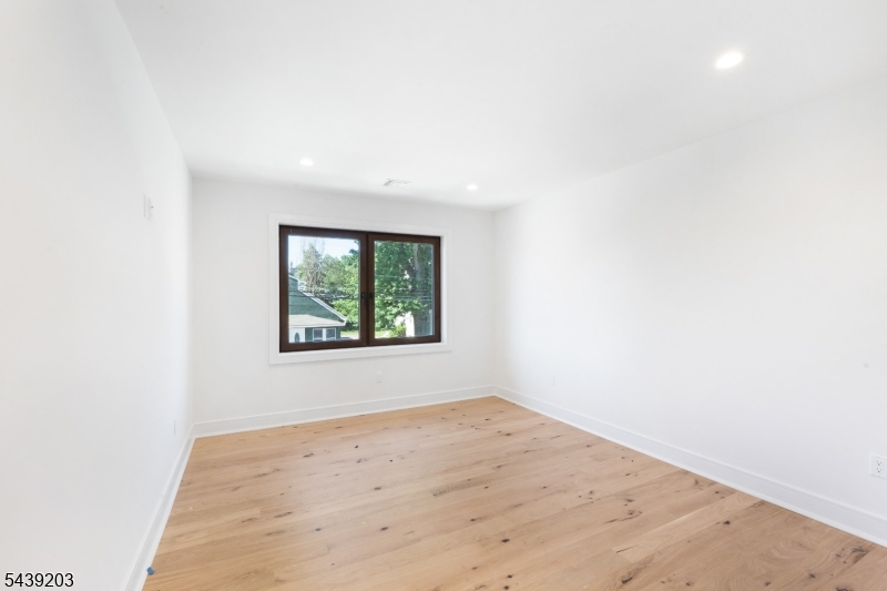 132 Warren St Property Photo 14