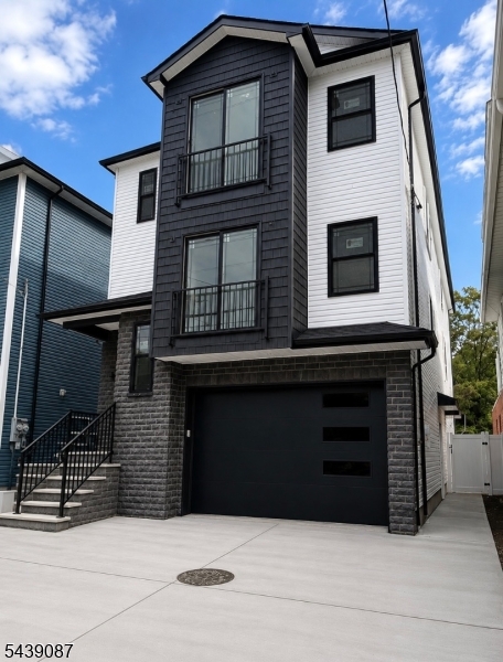 670 Summer St Property Photo 1