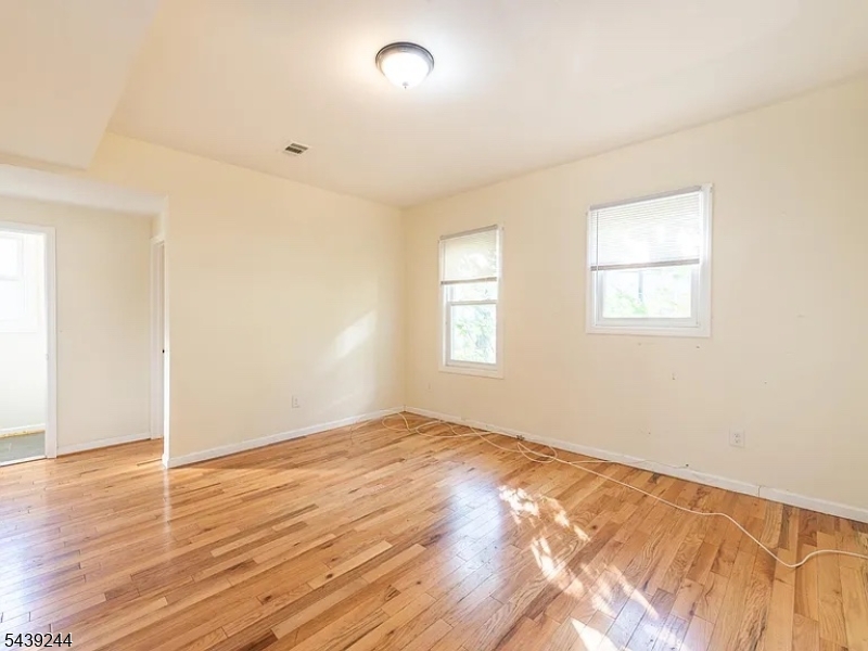 420 Jelliff Ave Property Photo 2