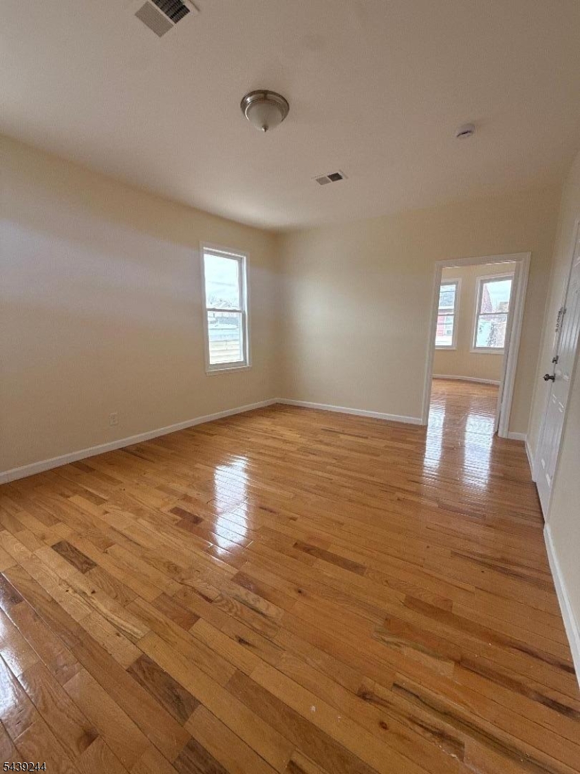 420 Jelliff Ave Property Photo 6