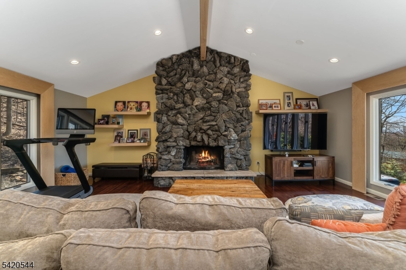 828 Star View Way Property Photo 8