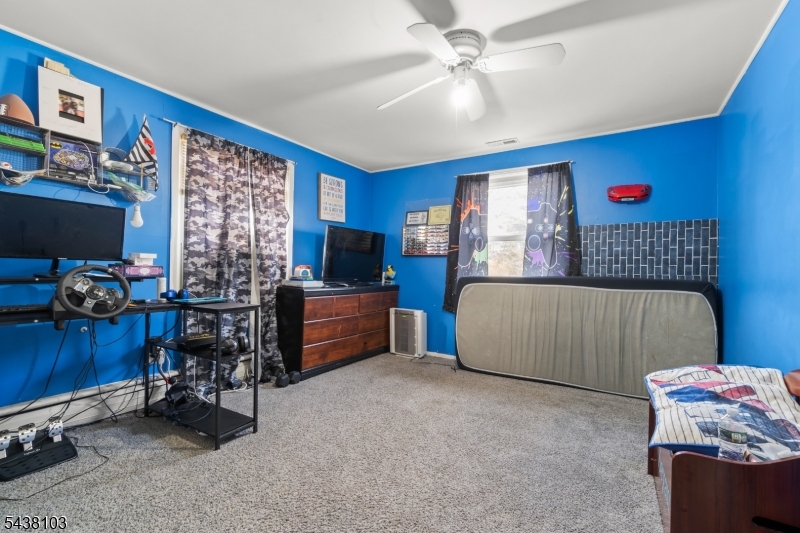 10 Bently Ln Property Photo 5