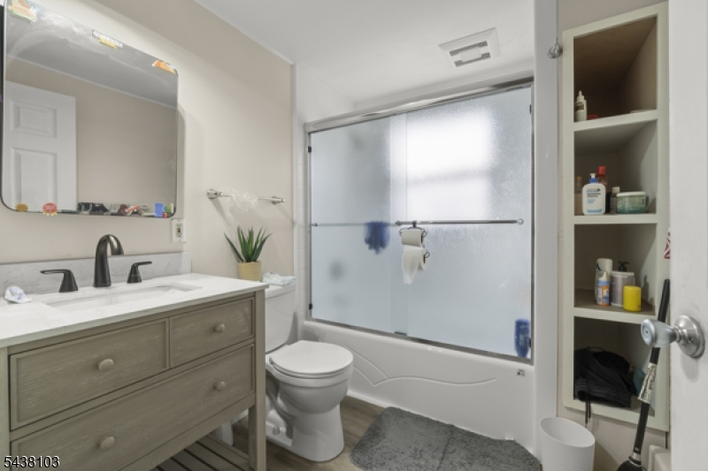 10 Bently Ln Property Photo 17
